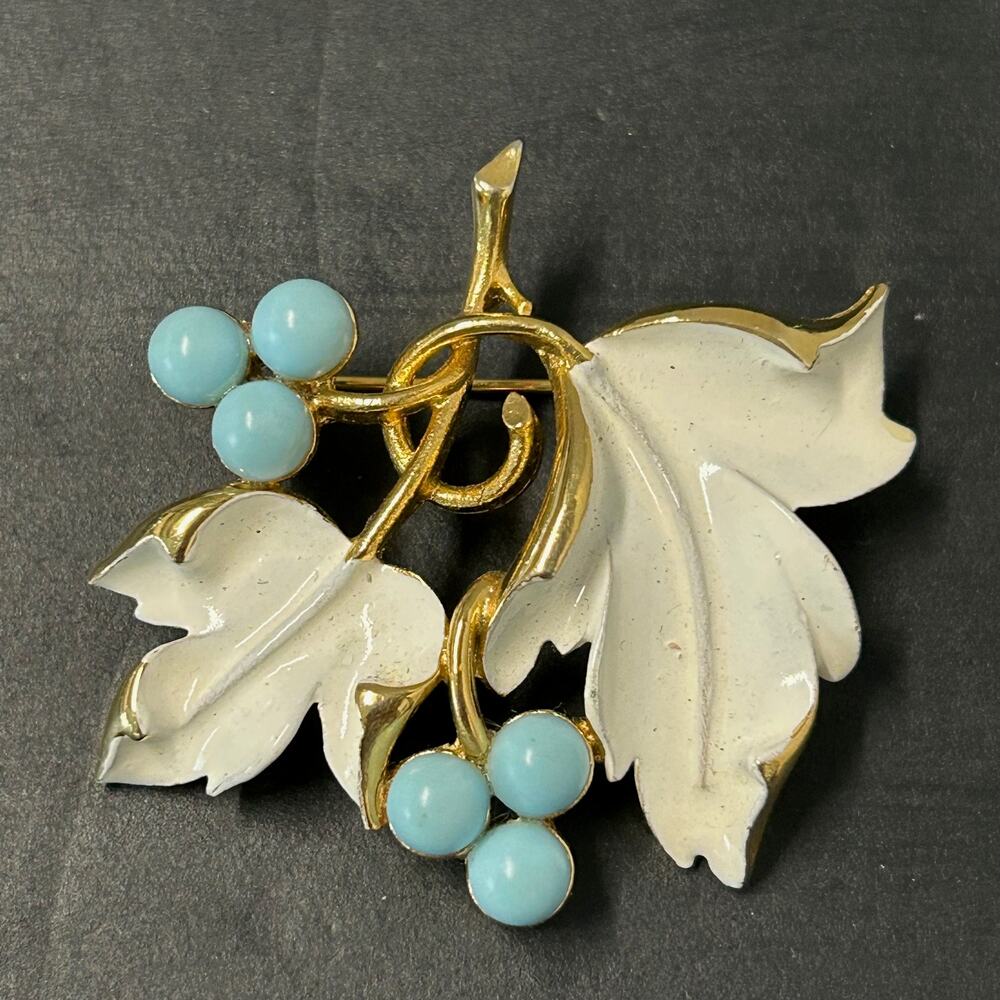 Vintage 1967 Sarah Coventry "Placid Beauty" Brooch Enamel Leaves Berry Beads